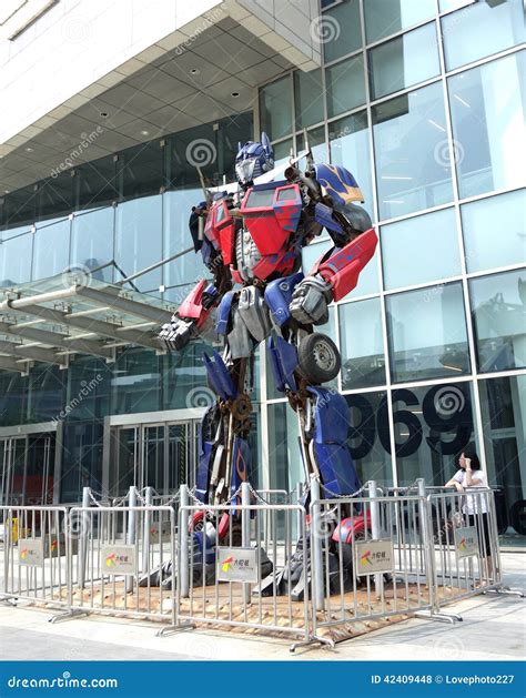 Living Transformers Giant Robots に対する画像結果