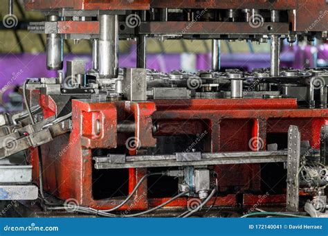 Metal Sheet Pressing Process కోసం చిత్ర ఫలితం