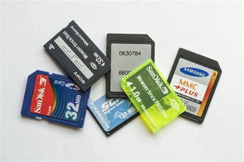 Résultat d’images pour Camera Memory Card Types
