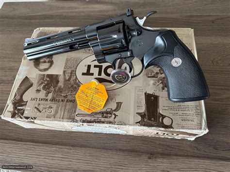 Toradh íomhá ar Colt Python Royal Blue Gold Lining