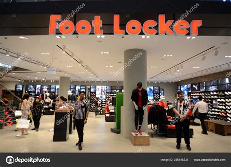 Front Locker に対する画像結果