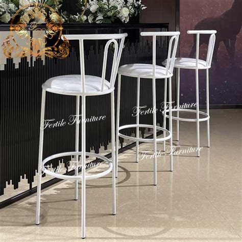 Whitewashed Metal Base Bar Stools に対する画像結果