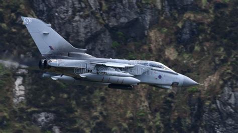 Toradh íomhá ar Tornado Mach Loop