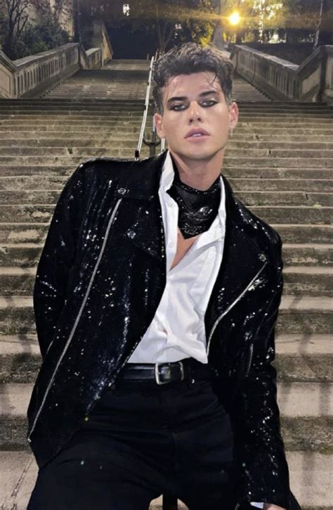 Toradh íomhá ar All-Black Glam Wedding