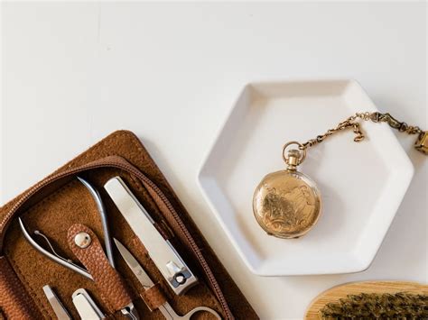 Items to Put On a Shelf Men 的图像结果