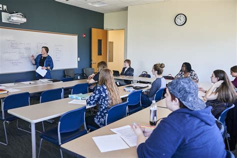 Classroom Attendance Tracker Display に対する画像結果