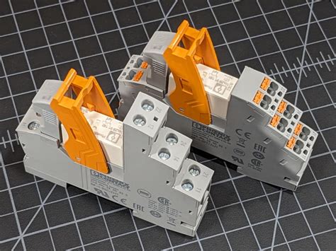 Pressure Loaded vs Spring Loaded Terminal に対する画像結果