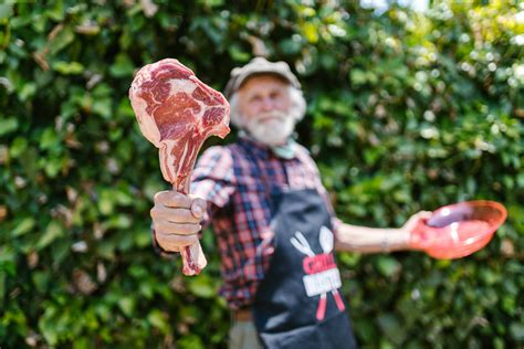 Person Holding A Steak に対する画像結果