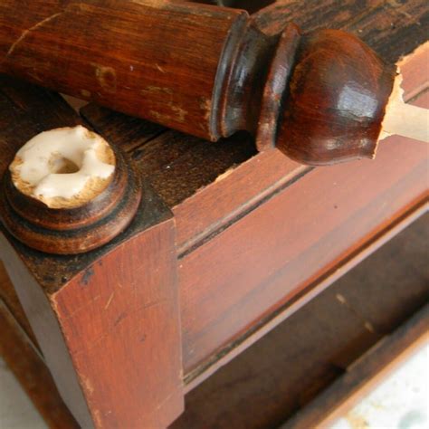 Fix Splitting Wood On Table に対する画像結果