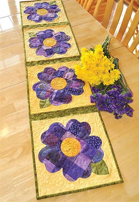 Toradh íomhá ar Sew Spring Table Runner