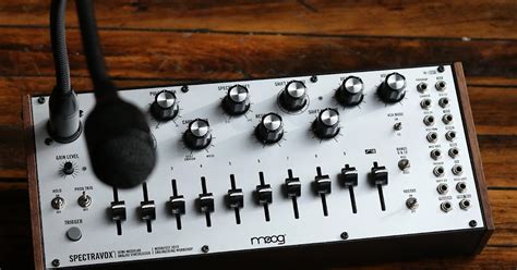Afbeeldingsresultaten voor Moog Vocoder Synth