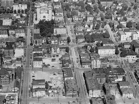 Toradh íomhá ar Digital Multimeter Measuring Voltage