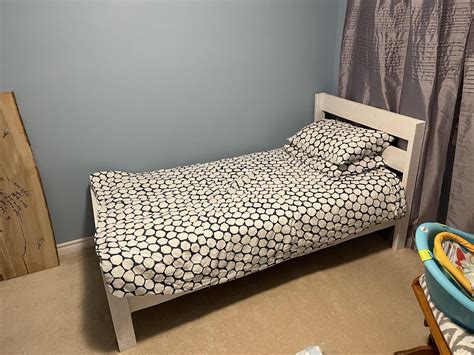 Afbeeldingsresultaten voor Yellow Twin Bed Frame