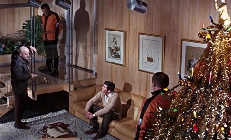 Christmas James Bond に対する画像結果