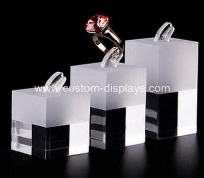 Acrylic Ring Display に対する画像結果