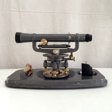 How to Use a Transit Level to Square に対する画像結果