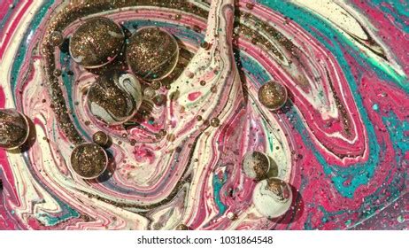 Toradh íomhá ar Water Balloon Slow-Motion