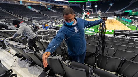 Toradh íomhá ar Fiserv Forum Fans