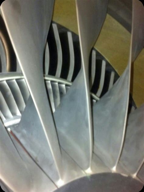 TF33 Engine Inside View に対する画像結果