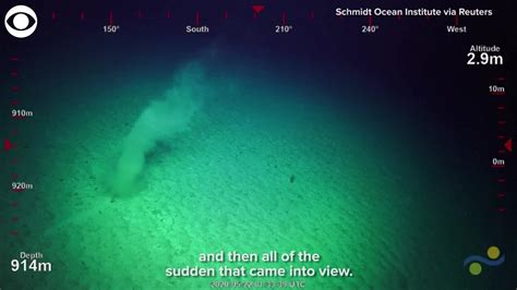 Toradh íomhá ar Water Tornado Underwater