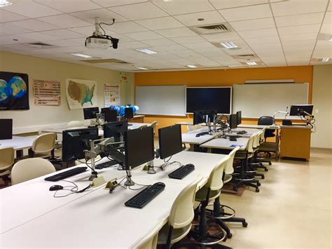 Image result for FGCU Computer Lab