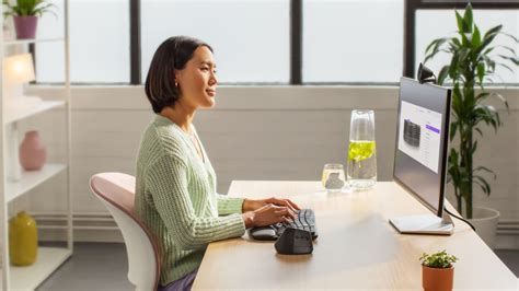 Afbeeldingsresultaten voor Logitech Ergo Keyboard and Mouse