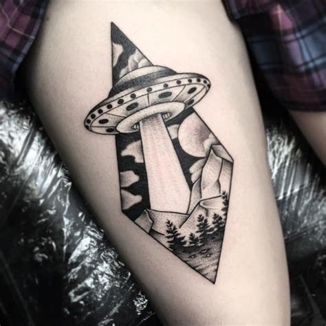 Alien Space Tattoo Drawing 的图像结果