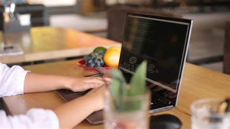 Afbeeldingsresultaten voor Image From Back View of Web Developer