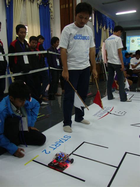 Image result for Lomba Robot Line Follower Dunia