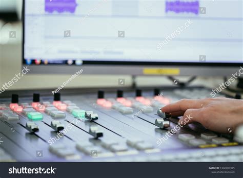 Radio Station Soundboard に対する画像結果