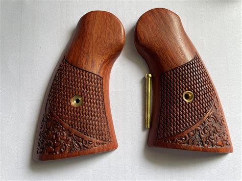 Bildergebnis für Custom Colt Python Snake Skin Grips