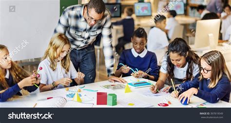 Classroom Students Learning Math に対する画像結果