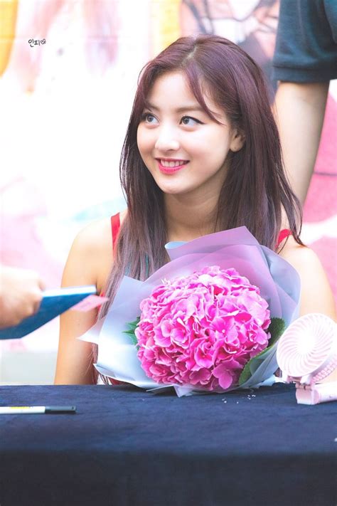 Jihyo Pic with Crown に対する画像結果