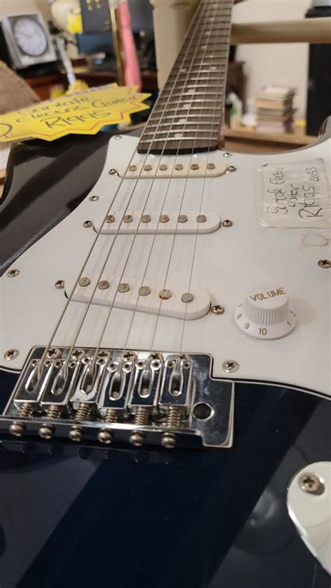 Afbeeldingsresultaten voor How to Play Guitar On Junk