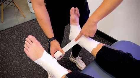 Toradh íomhá ar How to Wrap Ankle Sprain