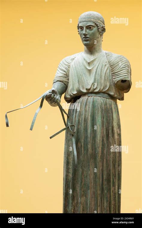 Toradh íomhá ar The Charioteer in Delphi