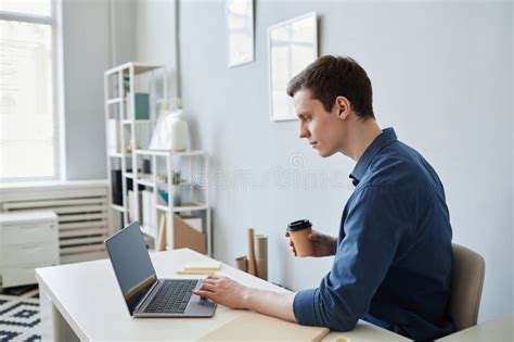 Man Using Desktop に対する画像結果