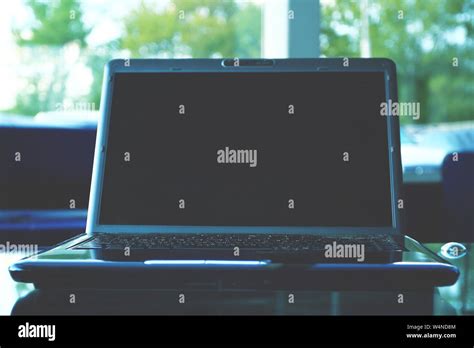 Image of an Open Laptop Computer に対する画像結果