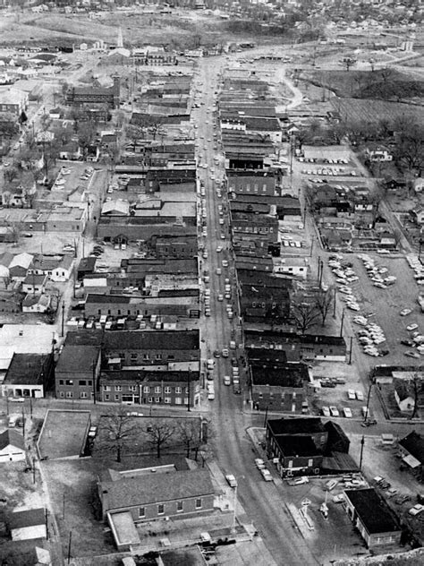 Toradh íomhá ar Digital Multimeter Measuring Voltage