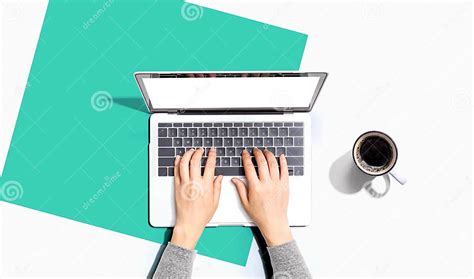 Person Using Laptop Computer に対する画像結果