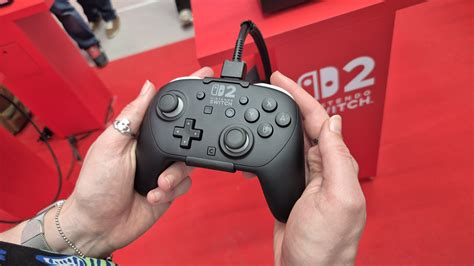 Red Controller in Hand എന്നതിനുള്ള ഇമേജ് ഫലം