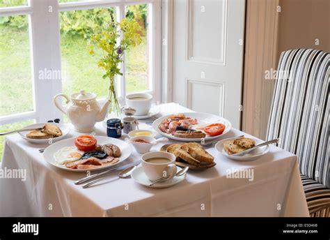 Toradh íomhá ar Formal Table Setting for Breakfast