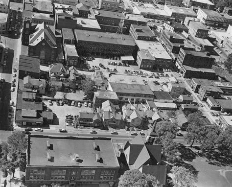 Toradh íomhá ar Digital Multimeter Measuring Voltage