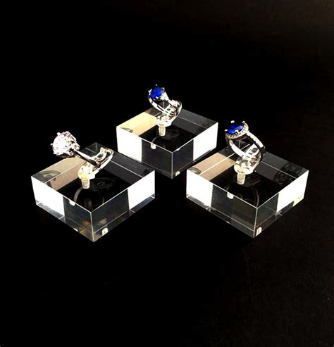 Acrylic Ring Display に対する画像結果