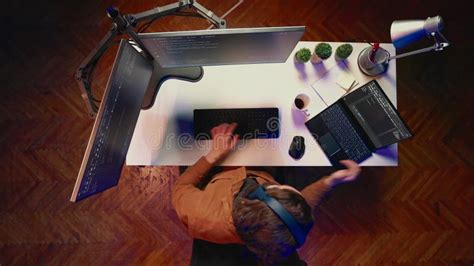 Afbeeldingsresultaten voor Developer Typing His Code