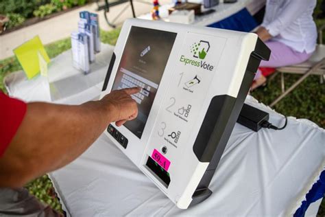 Afbeeldingsresultaten voor NB Voting Machine