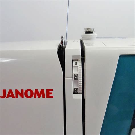 Toradh íomhá ar Sewing Machine with Thread Option