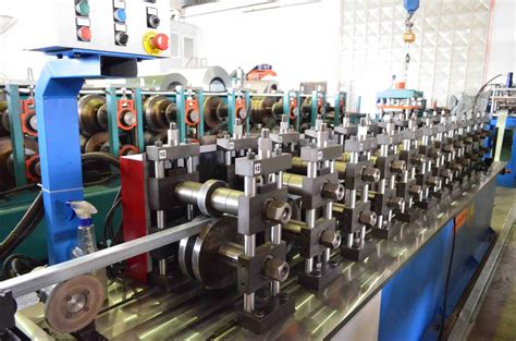 Afbeeldingsresultaten voor Roll Forming Machine Single Manufacturing