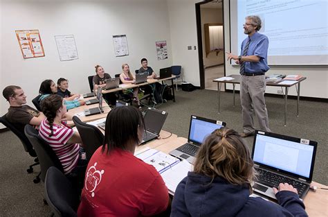 Classroom Attendance Tracker Display に対する画像結果