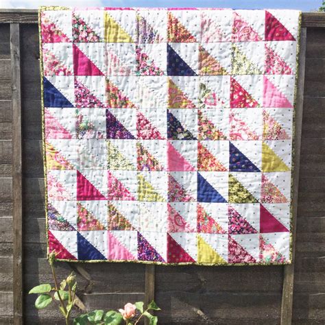 Toradh íomhá ar Quilt Patterns Using Half Square Triangles
